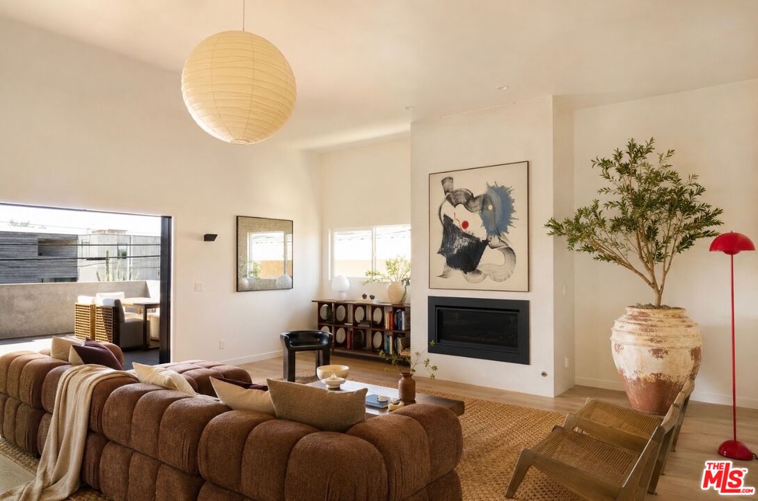 Property photo for 2411 Abbot Kinney Blvd, Los Angeles, CA