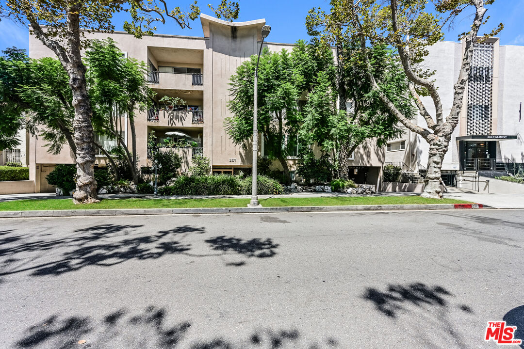 Property photo for 237 N Almont Dr, #303, Beverly Hills, CA