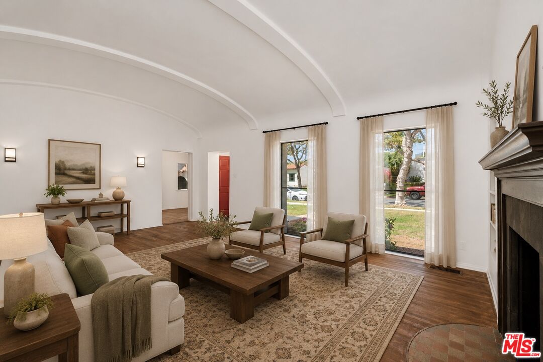 Property photo for 340 S Maple Dr, Beverly Hills, CA