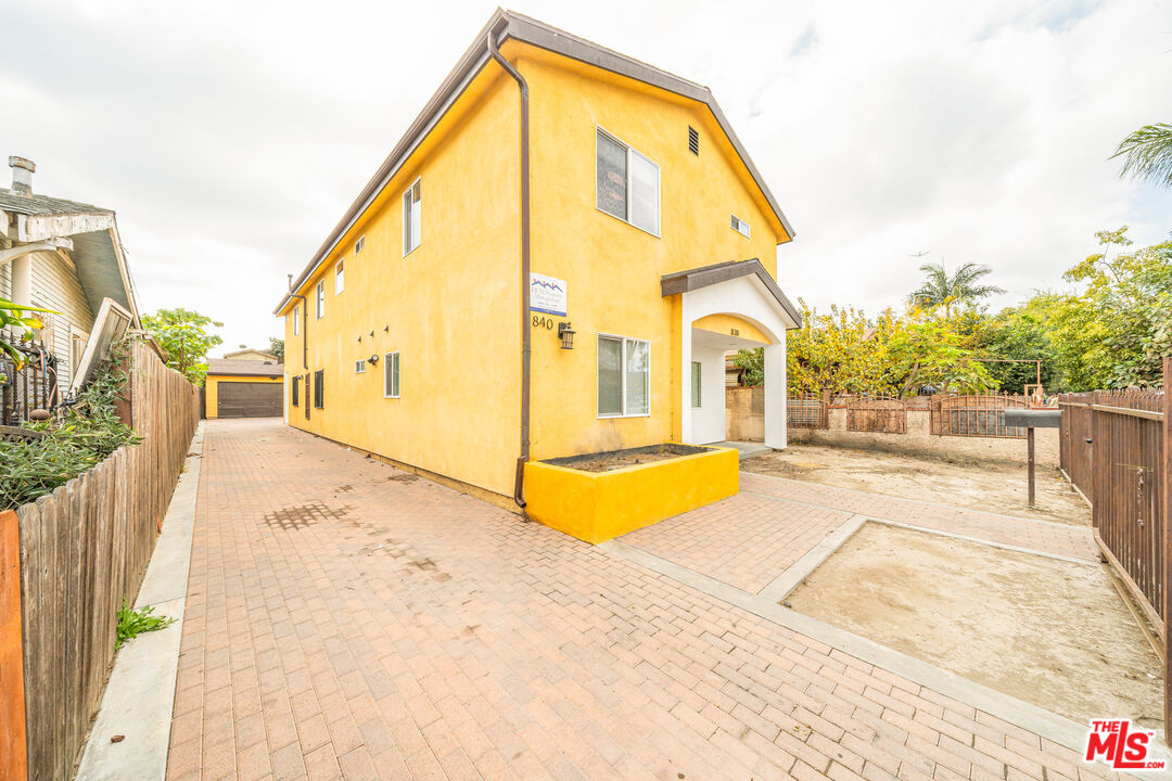 Property photo for 838 E 80th St, #838, Los Angeles, CA