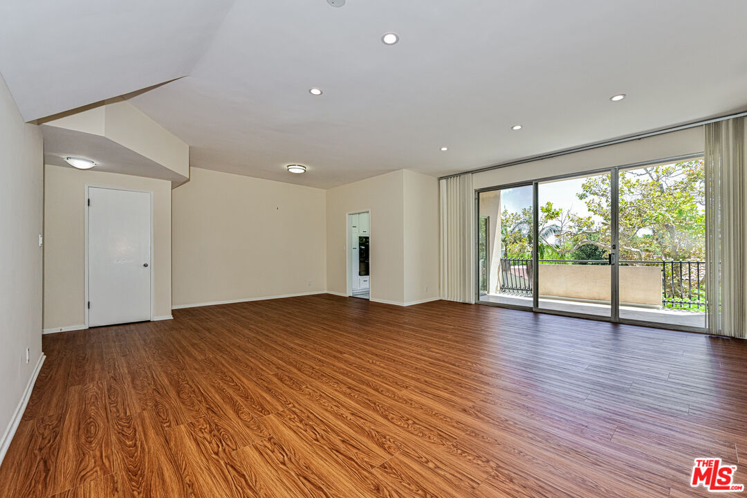Property photo for 237 N Almont Dr, #301, Beverly Hills, CA