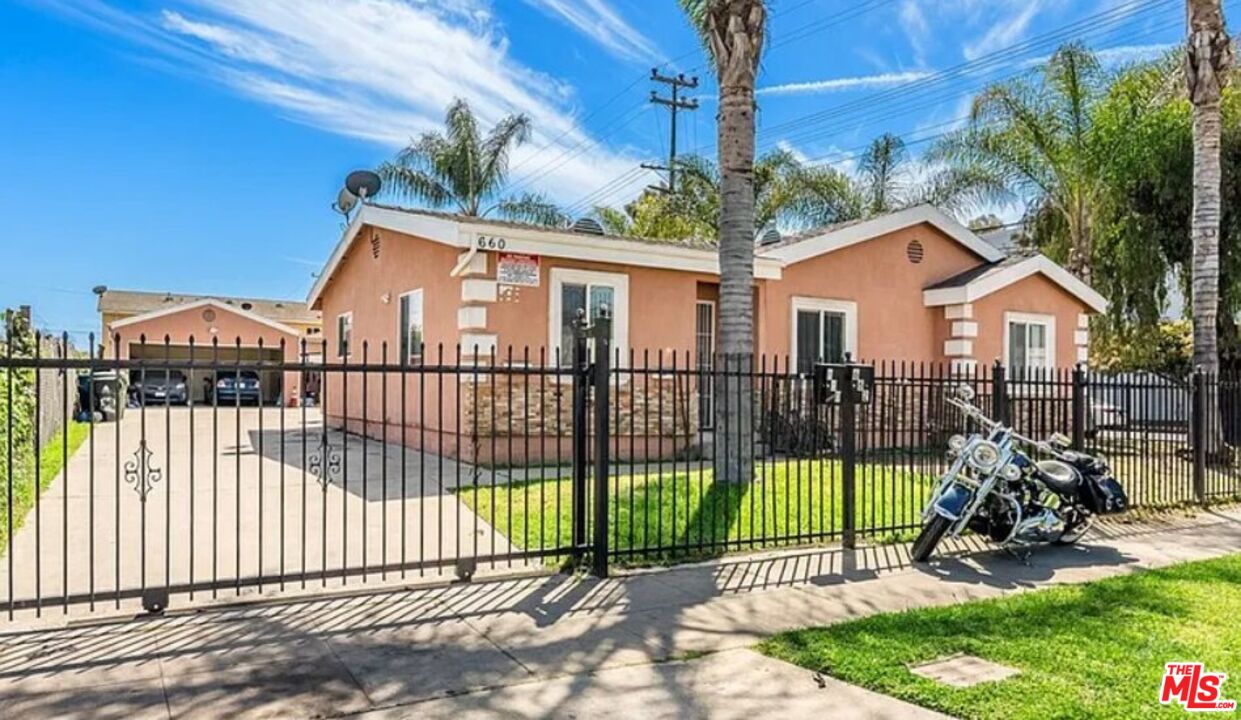 Property photo for 660 W 94th St, Los Angeles, CA