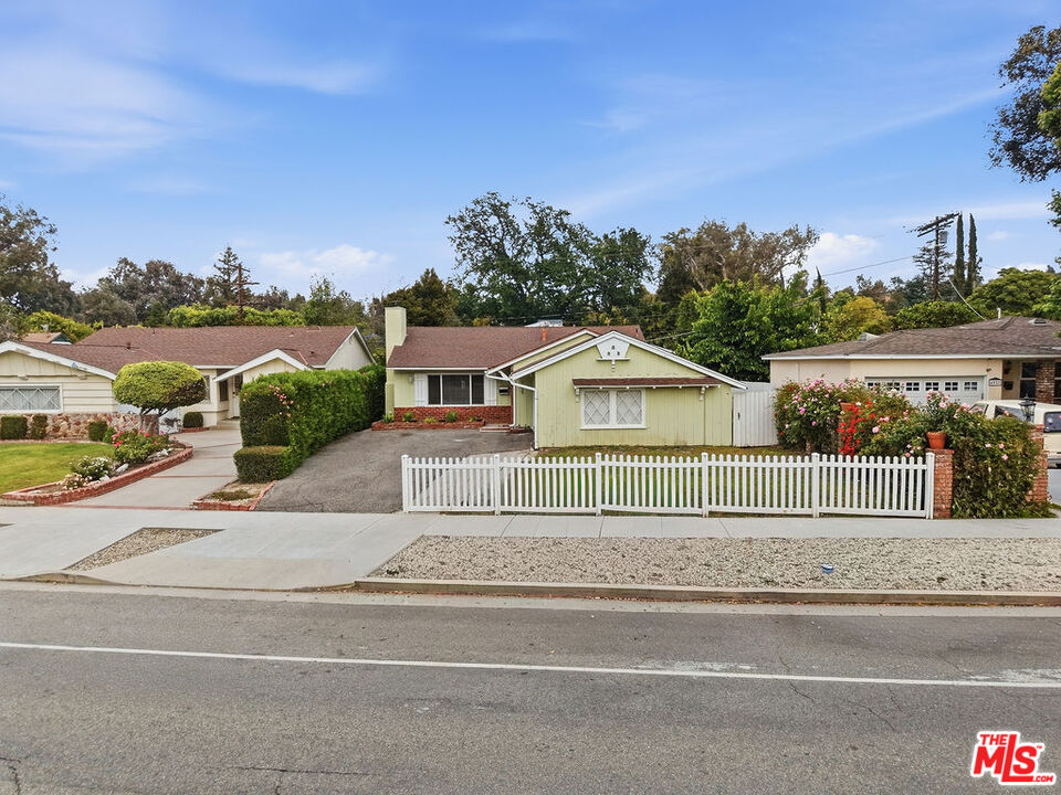 Property photo for 4958 Canoga Ave, Los Angeles, CA