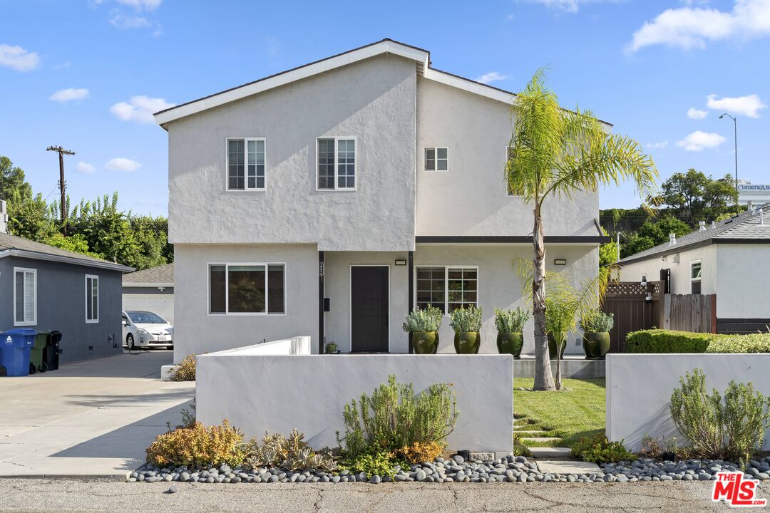 Property photo for 15216 Morrison St, Los Angeles, CA
