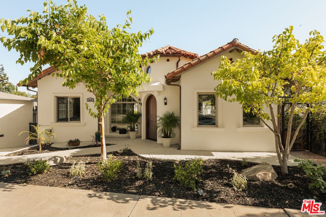 Property photo for 4244 Los Nietos Dr, Los Angeles, CA