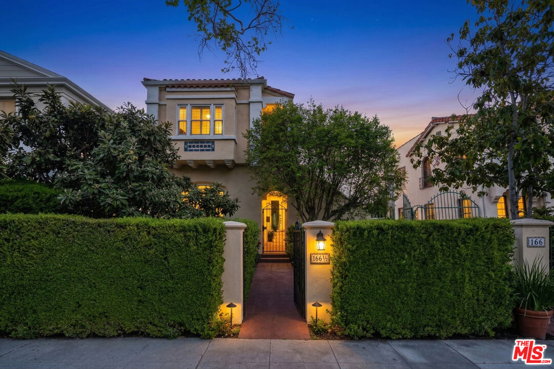 Property photo for 166 N Arnaz Dr, Beverly Hills, CA
