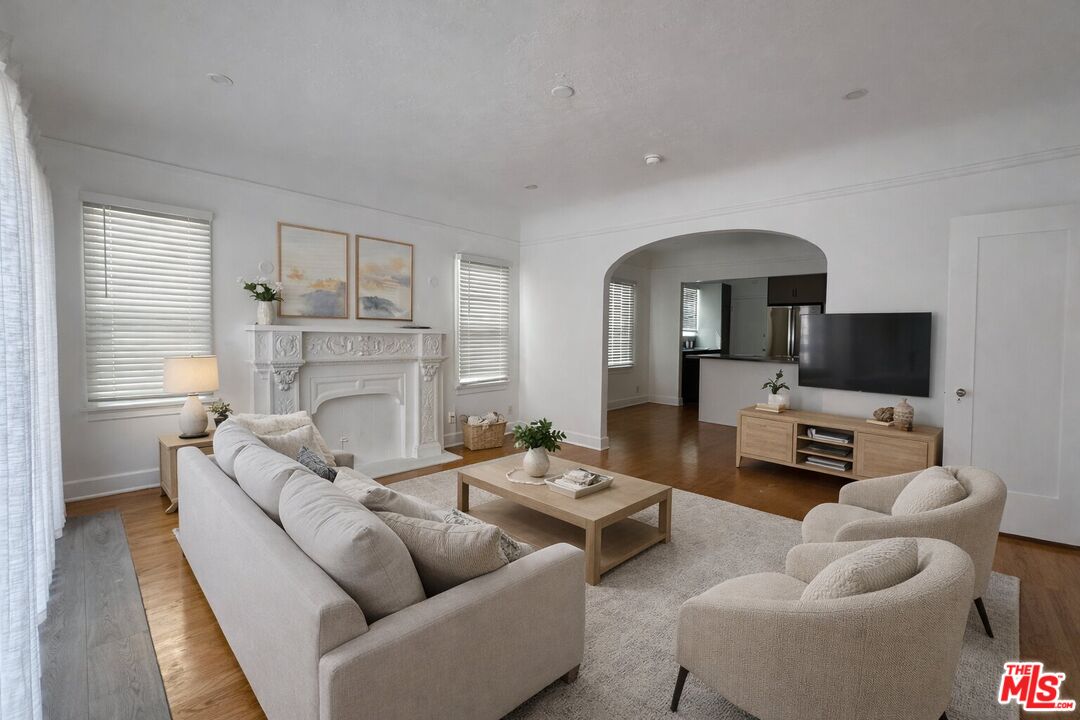 Property photo for 856 S Gramercy Pl, Los Angeles, CA