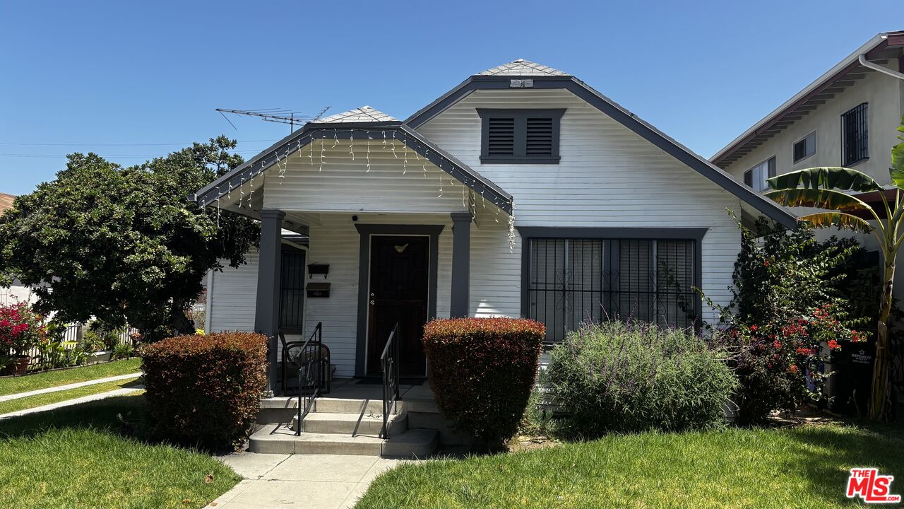 Property photo for 313 W Buckthorn St, Inglewood, CA