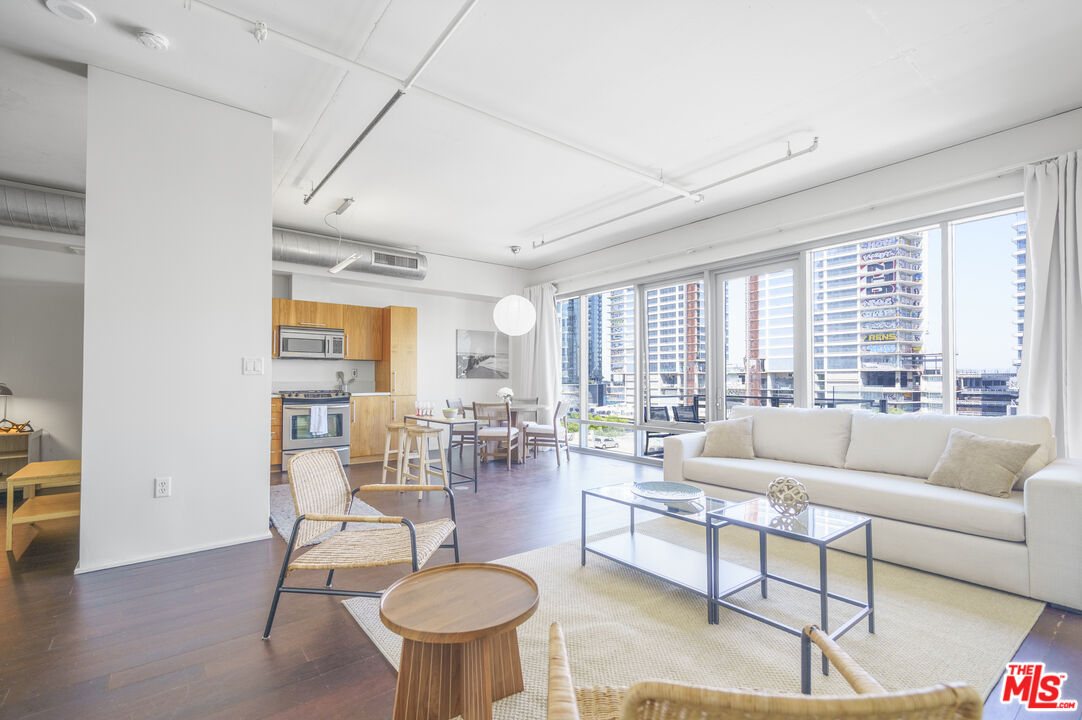 Property photo for 1100 S Hope St, #914, Los Angeles, CA