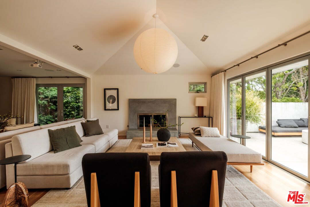Property photo for 558 Stassi Ln, Santa Monica, CA