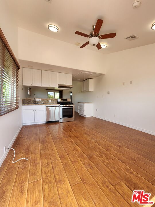 Property photo for 17118 Oak View Dr, Los Angeles, CA