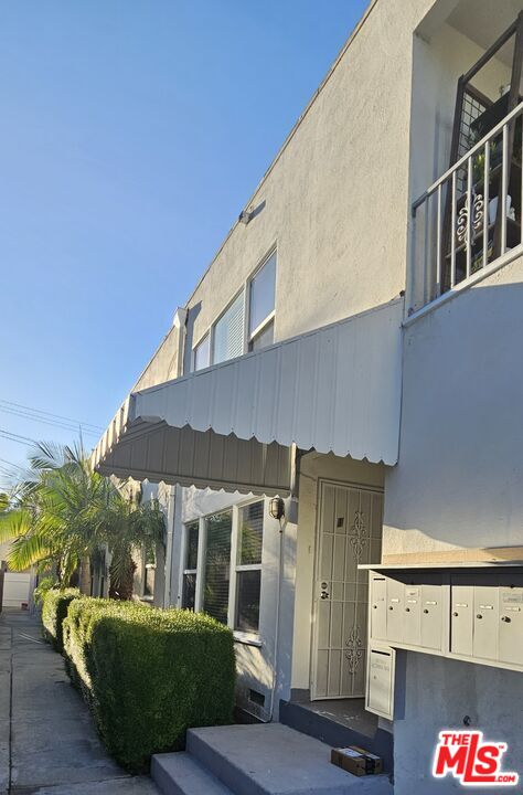 Property photo for 1227 S Holt Ave, #4, Los Angeles, CA