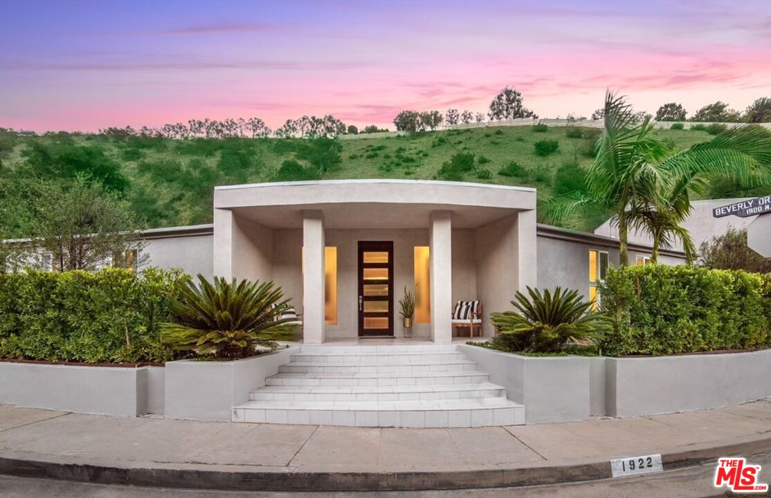 Property photo for 1922 N Beverly Dr, Beverly Hills, CA