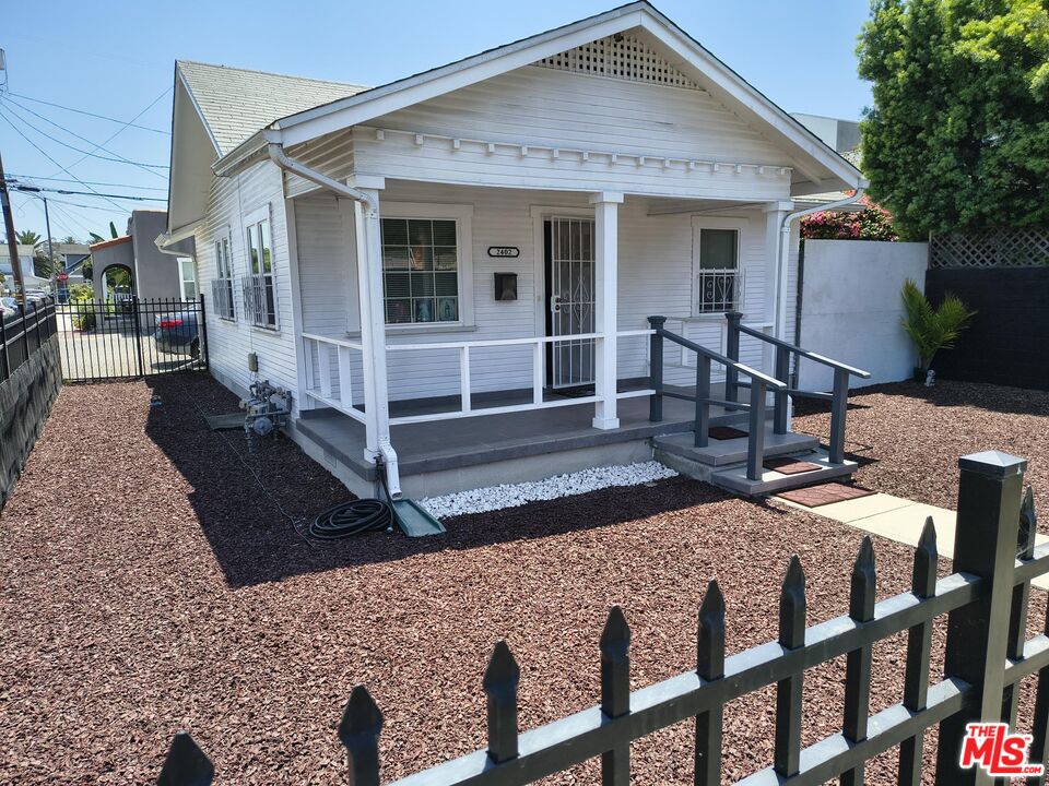 Property photo for 2402 Carmona Ave, Los Angeles, CA