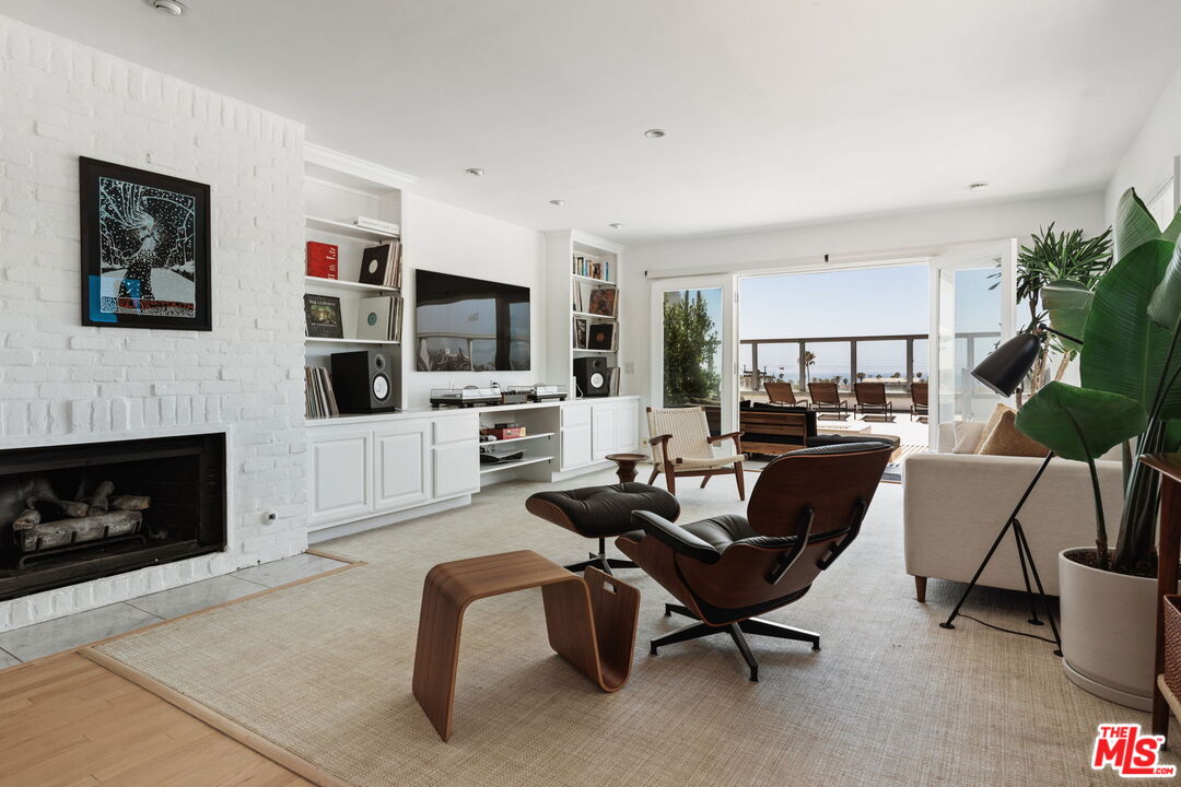 Property photo for 2431 3rd St, #7, Santa Monica, CA