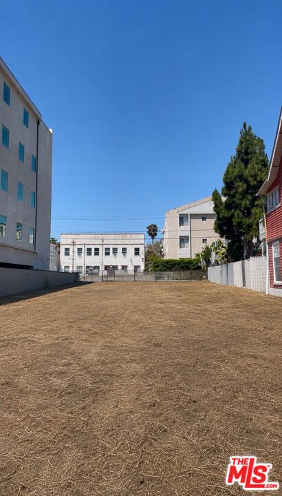 Property photo for 553 N Heliotrope Dr, Los Angeles, CA