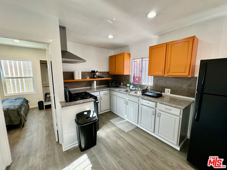 Property photo for 523 1/2 W 56th St, Los Angeles, CA