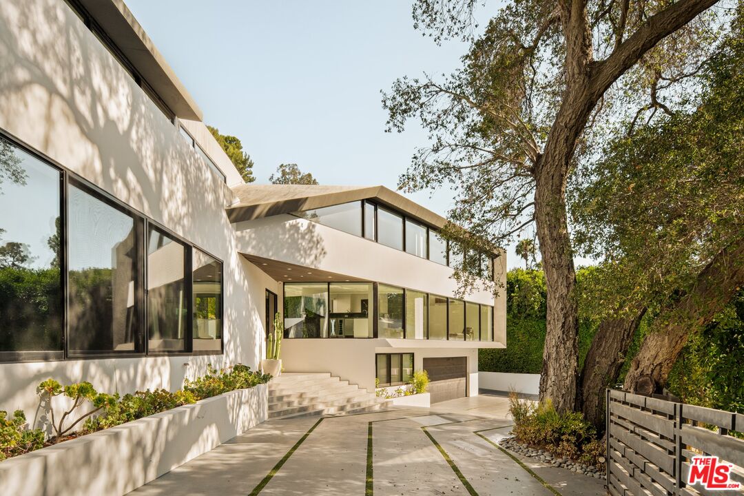 Property photo for 2210 Bowmont Dr, Los Angeles, CA