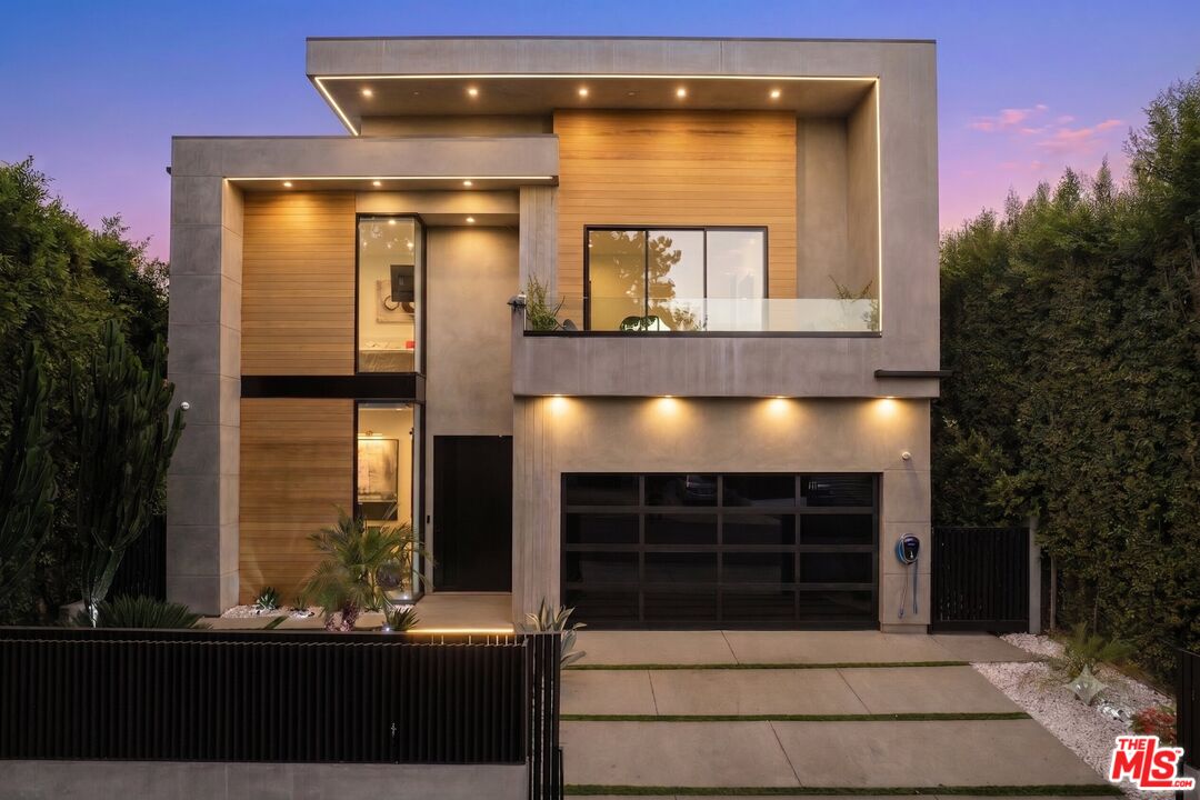 Property photo for 828 N Gardner St, Los Angeles, CA