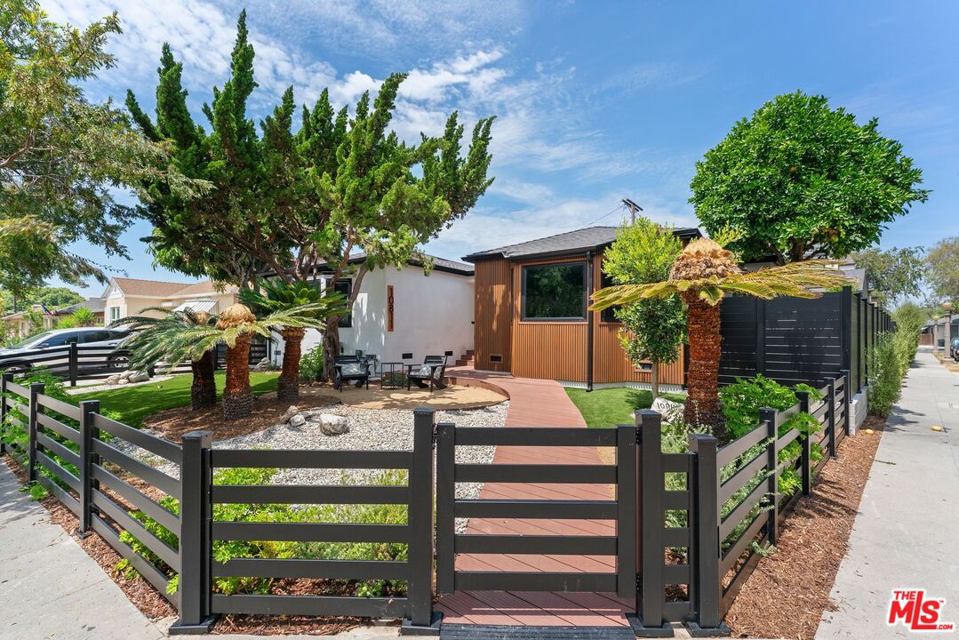Property photo for 10811 Farragut Dr, Culver City, CA