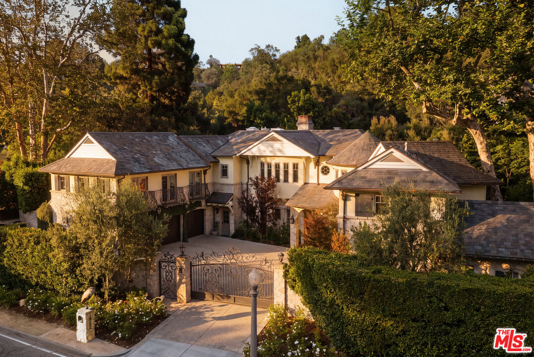 Property photo for 1900 Mandeville Canyon Rd, Los Angeles, CA