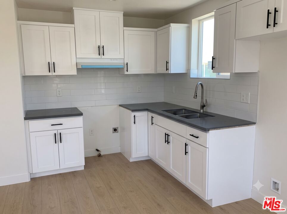 Property photo for 1243 1/2 W 41st Pl, Los Angeles, CA