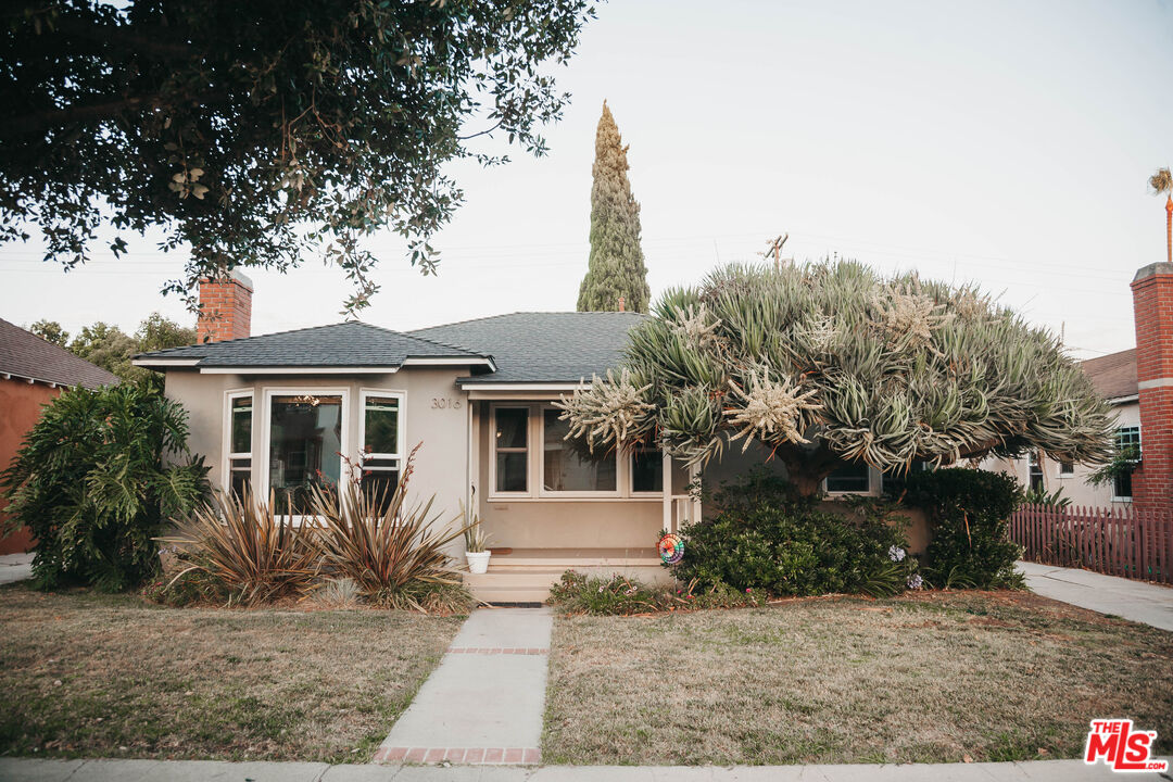 Property photo for 3016 Oakhurst Ave, Los Angeles, CA