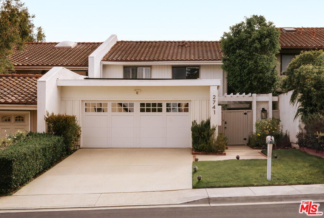 Property photo for 2741 Bottlebrush Dr, Los Angeles, CA