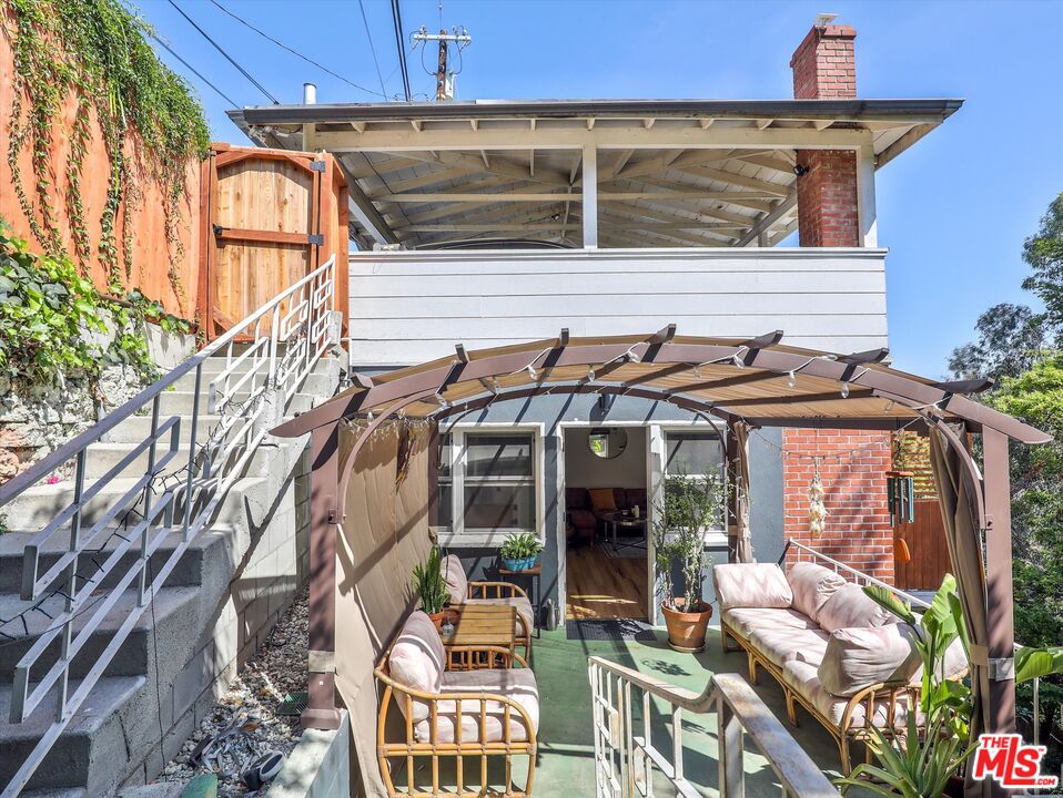 Property photo for 6921 Paseo Del Serra Dr, Los Angeles, CA