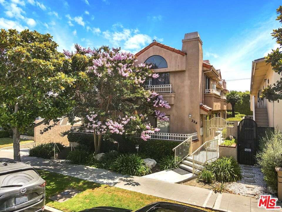 Property photo for 324 S Doheny Dr, Beverly Hills, CA