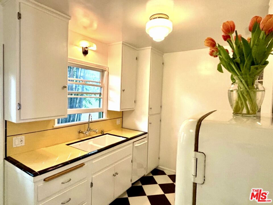 Property photo for 1325 Washington Ave, #B, Santa Monica, CA