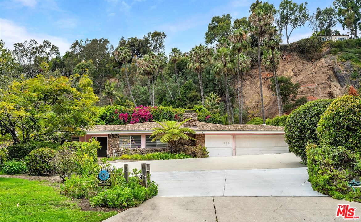 Property photo for 575 E Channel Rd, Los Angeles, CA