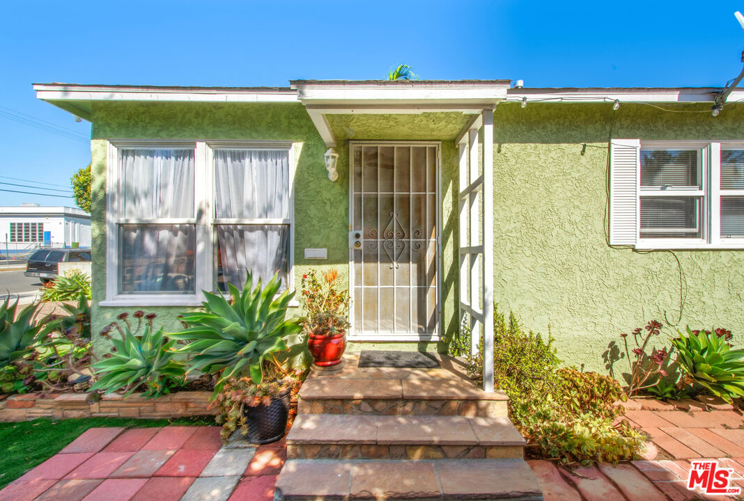 Property photo for 1118 Marlborough Ave, Inglewood, CA