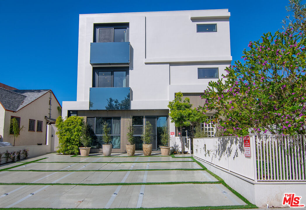 Property photo for 1621 S Bedford St, Los Angeles, CA