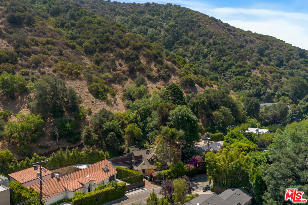 Property photo for 2030 Benedict Canyon Dr, Los Angeles, CA