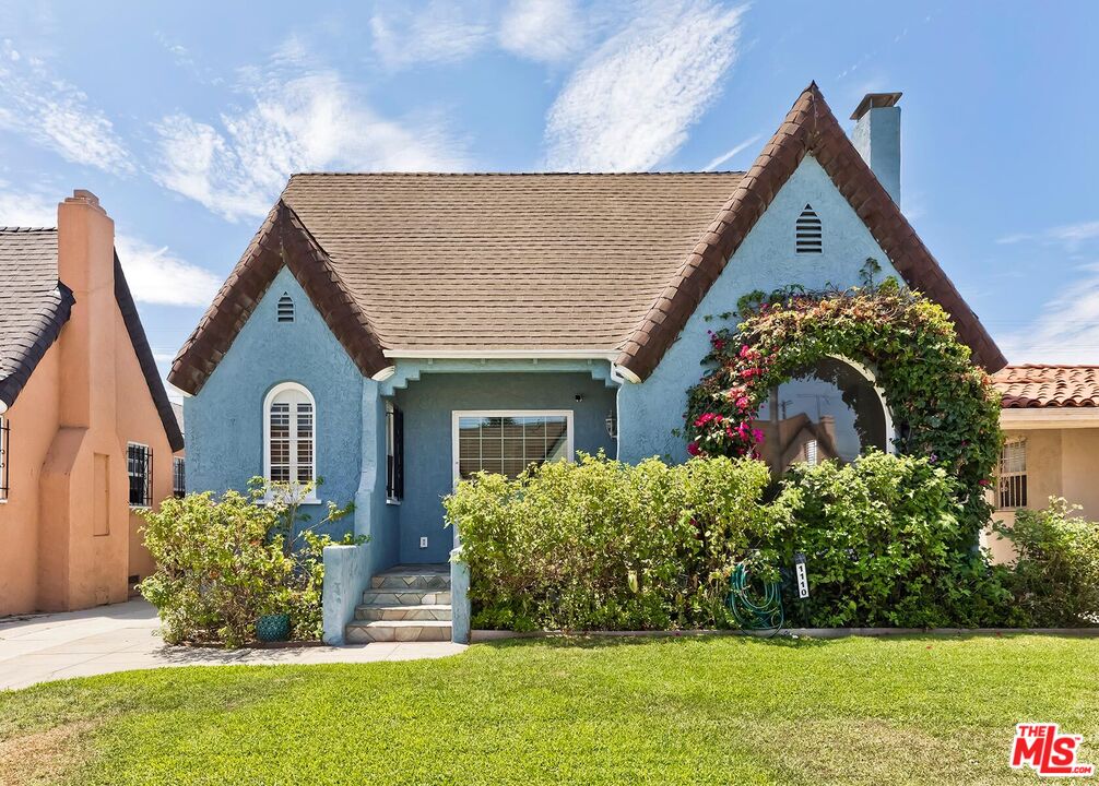 Property photo for 1110 W 80th St, Los Angeles, CA