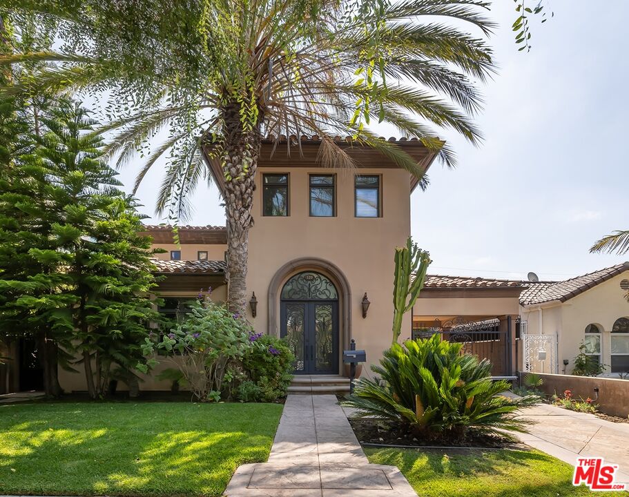 Property photo for 120 S Almont Dr, Beverly Hills, CA