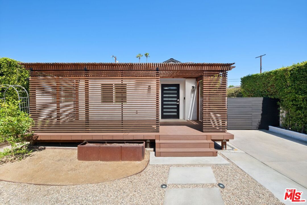 Property photo for 5526 Greenbush Ave, Los Angeles, CA