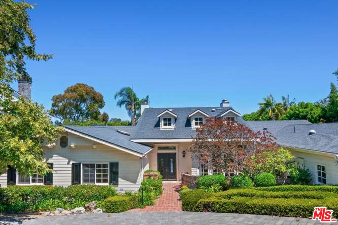 Property photo for 510 Toyopa Dr, Los Angeles, CA