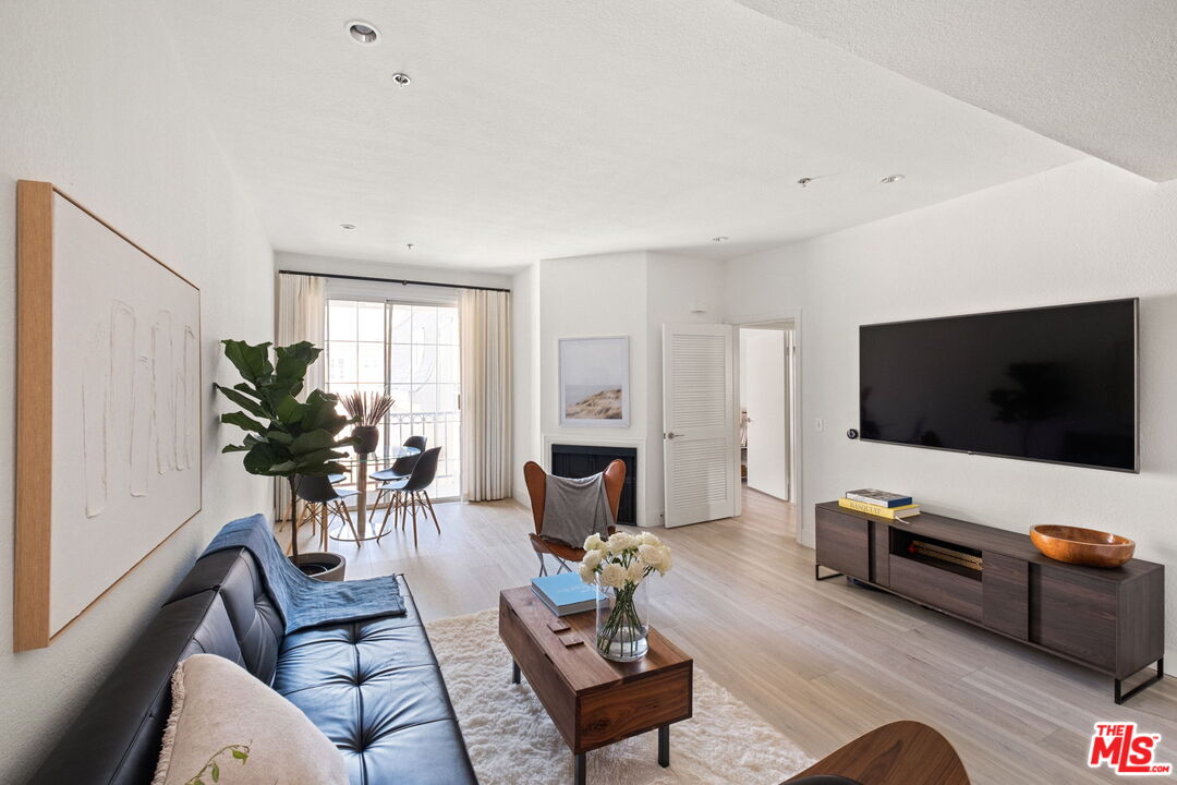 Property photo for 585 N Rossmore Ave, #506, Los Angeles, CA