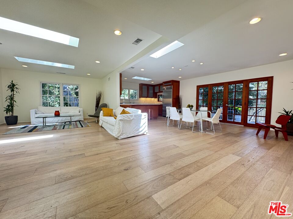 Property photo for 7586 Woodrow Wilson Dr, Los Angeles, CA