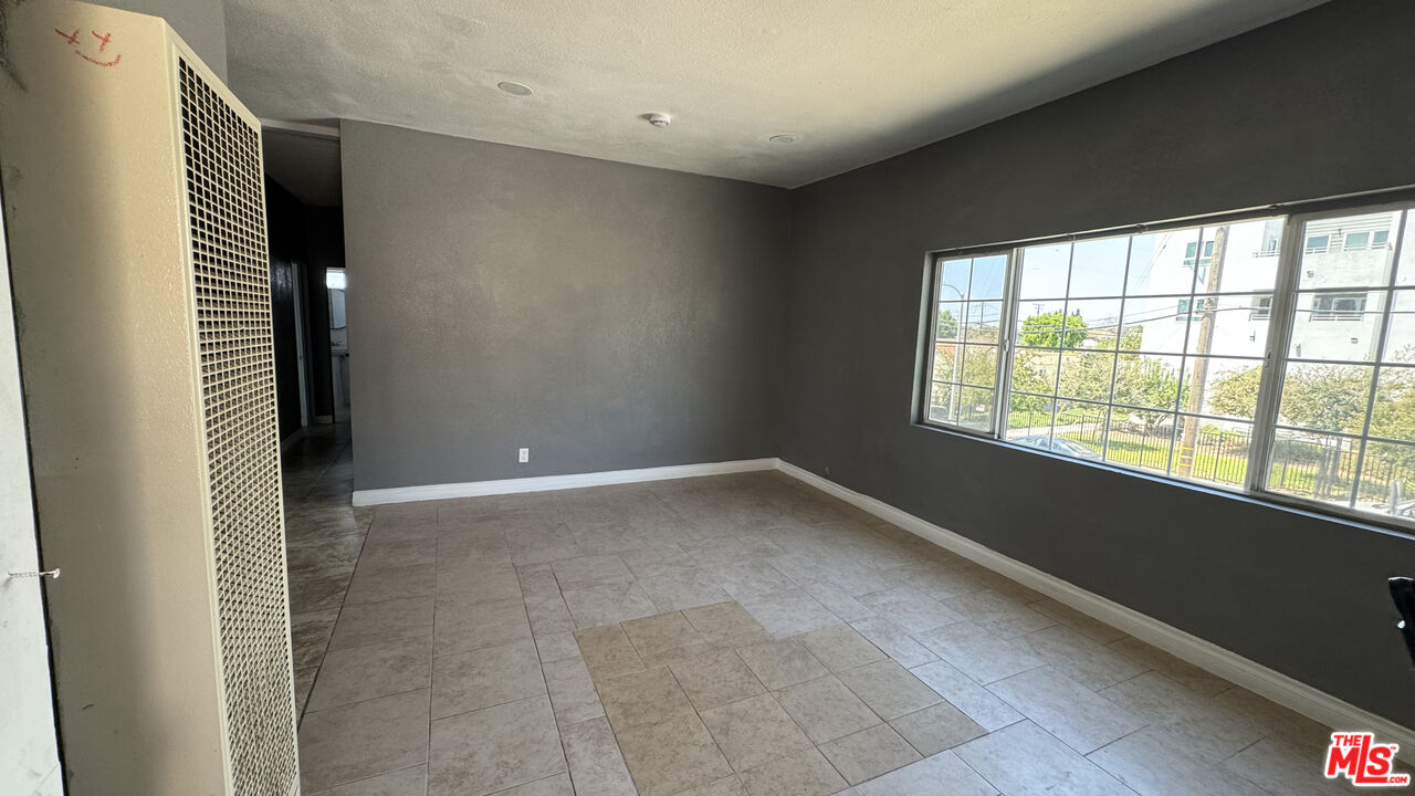 Property photo for 924 S Sunol Dr, #1/2, Los Angeles, CA