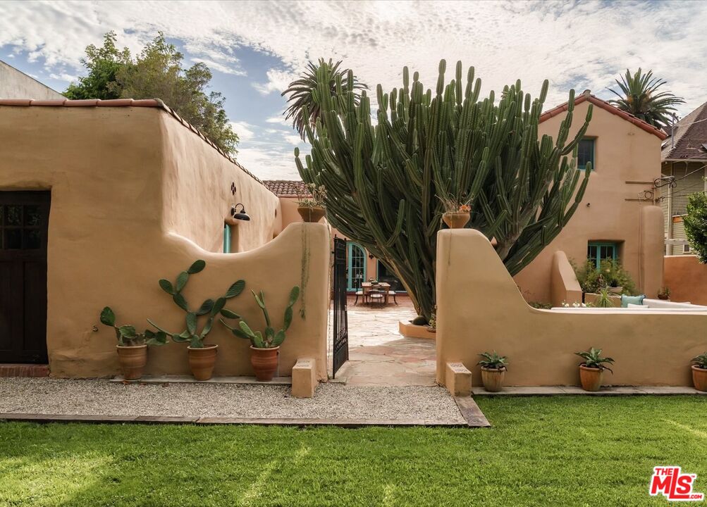 Property photo for 2414 4th Ave, Los Angeles, CA