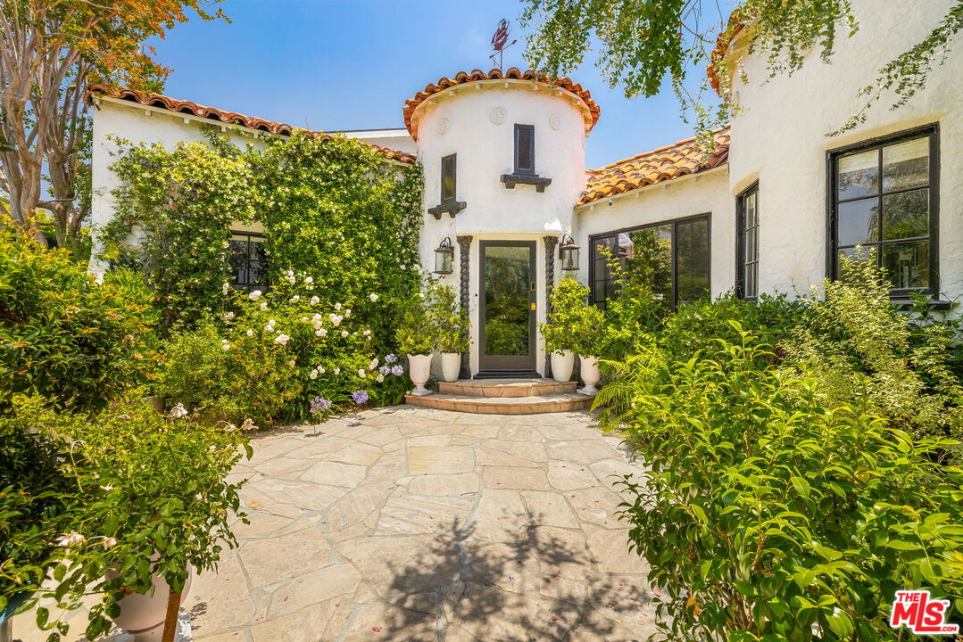 Property photo for 10596 Cushdon Ave, Los Angeles, CA