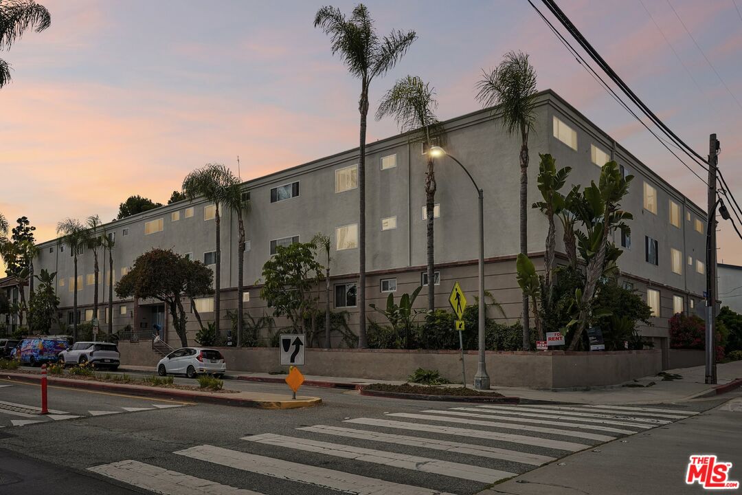 Property photo for 2002 4th St, #208, Santa Monica, CA