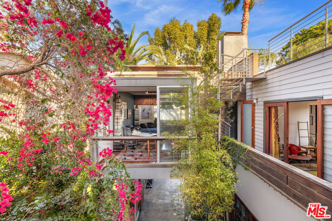 Property photo for 927 Amoroso, Venice, CA