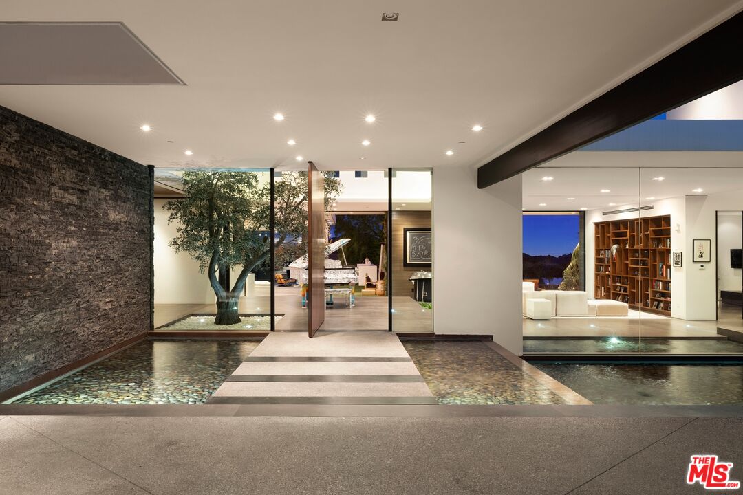 Property photo for 3000 Benedict Canyon Dr, Beverly Hills, CA