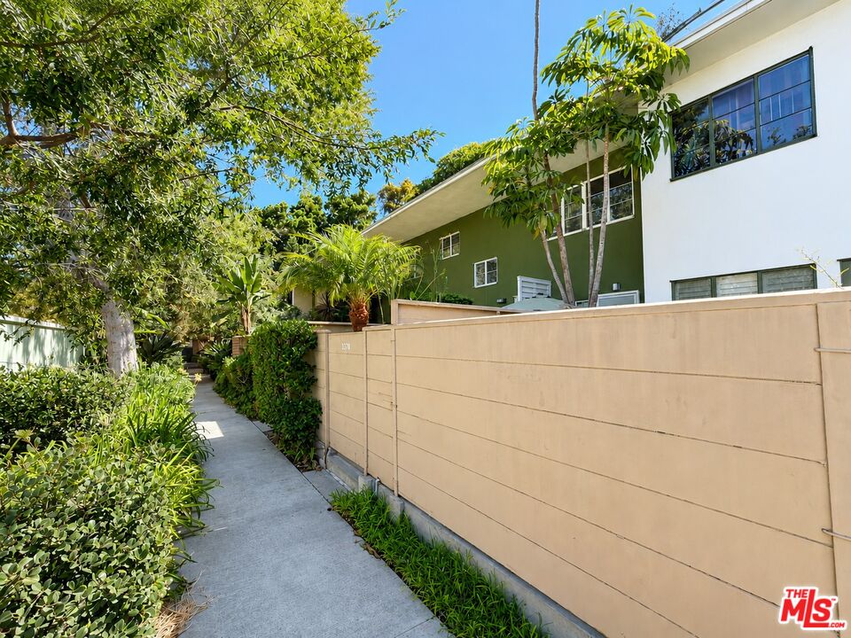 Property photo for 5370 1/2 Village Grn, Los Angeles, CA