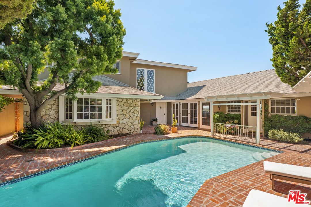 Property photo for 2317 Kimridge Rd, Los Angeles, CA