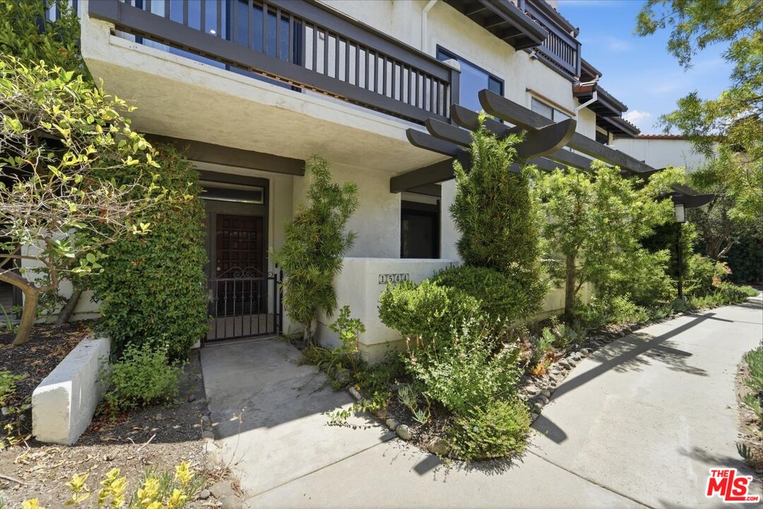 Property photo for 1544 Michael Ln, Los Angeles, CA